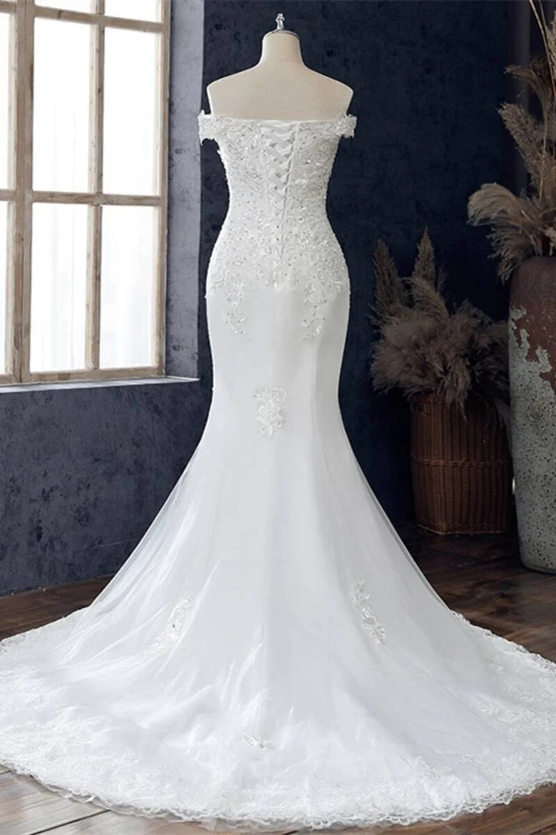 Robe de mariée à épaules dénudées et brodée de perles